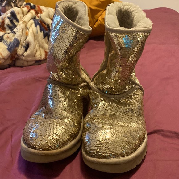 Sequin Ugg Boots Size 10. Silver. - Picture 2 of 4